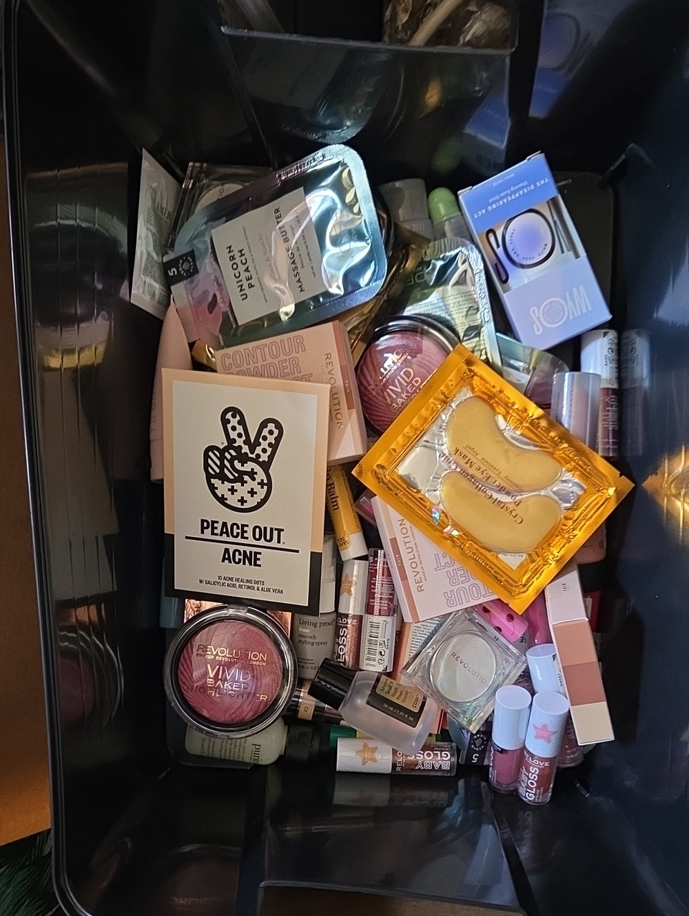 5+ For 25 Mystery Make Up Bundles All New Make Up Comes With Novelty bag - Picture 2 of 2